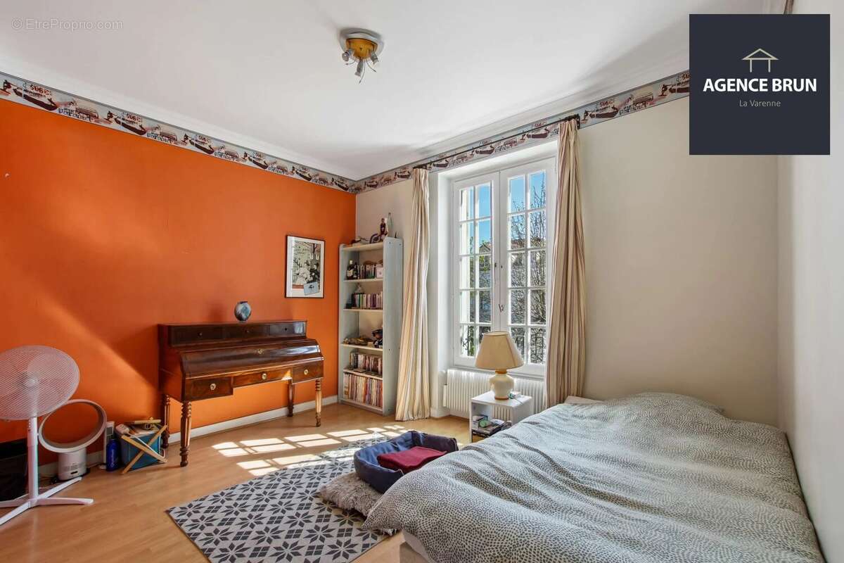 Maison à SAINT-MAUR-DES-FOSSES