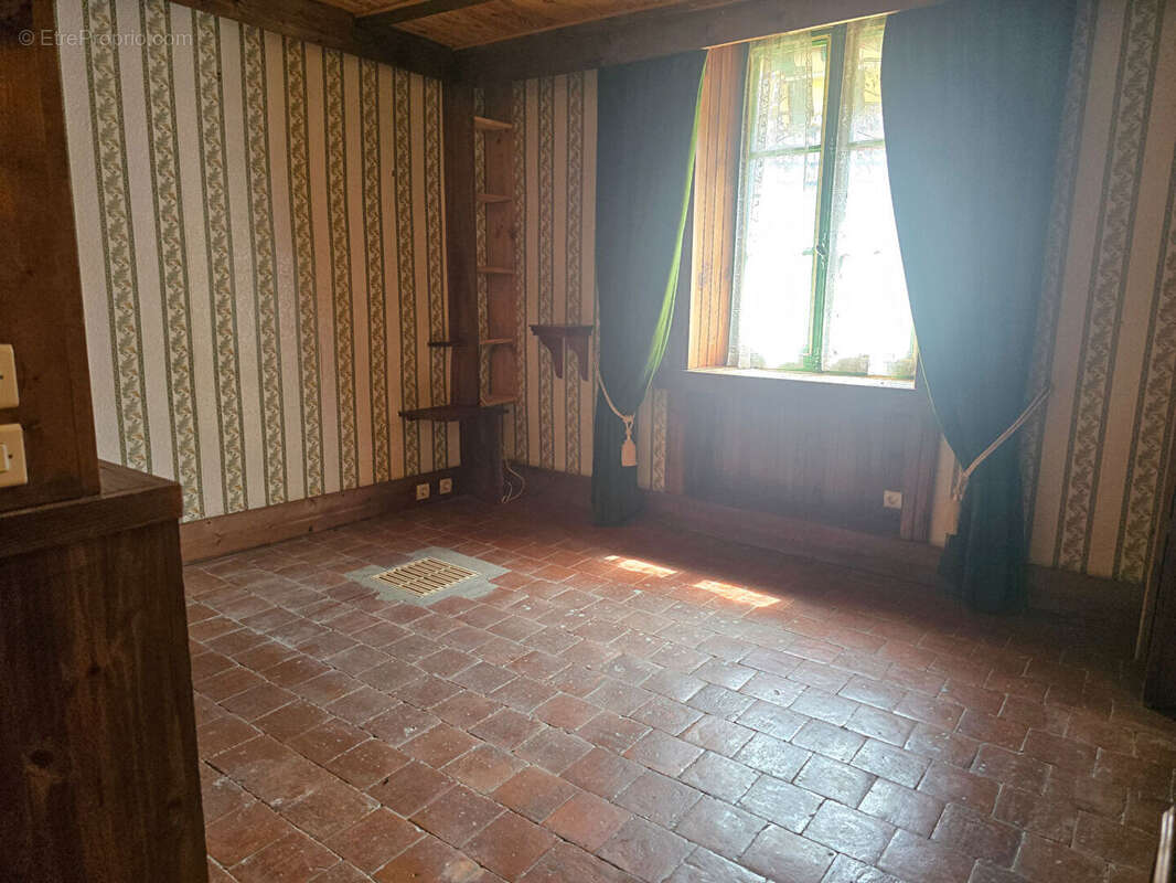 Maison à LUCY-SUR-CURE