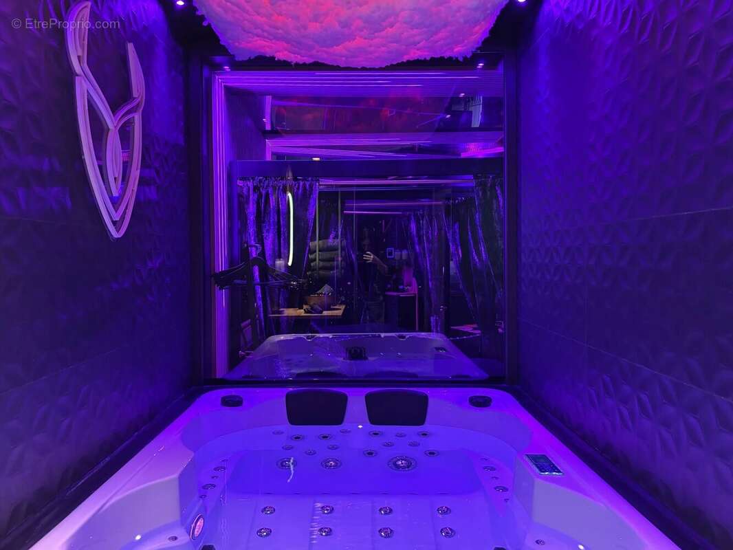 Le Cannet - Studio aménagé en loveroom - idéal investisseur - photo 9