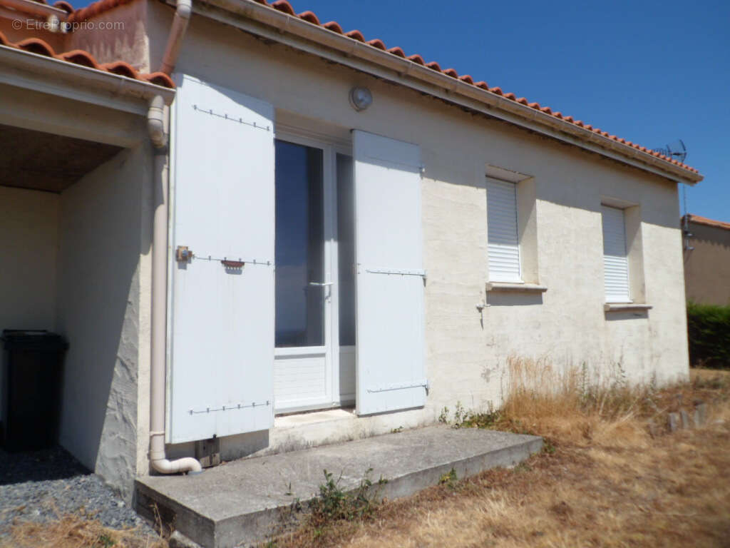 Maison à SAINT-MICHEL-MONT-MERCURE