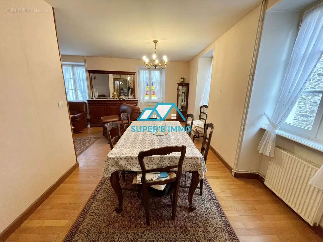 Maison à CHAMPAGNAC-LE-VIEUX