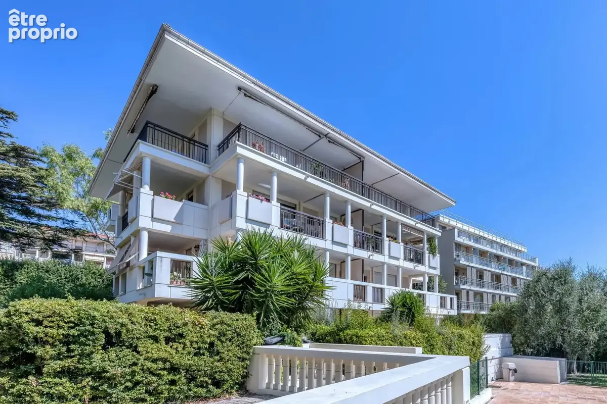 CANNES Petit Juas - Appartement 3 pièces avec piscine, garage, parking et cave - photo 15