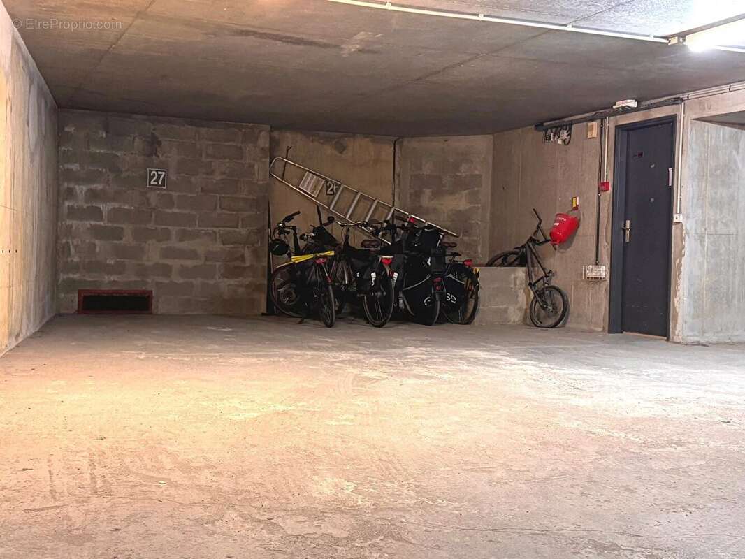 Parking à PARIS-15E
