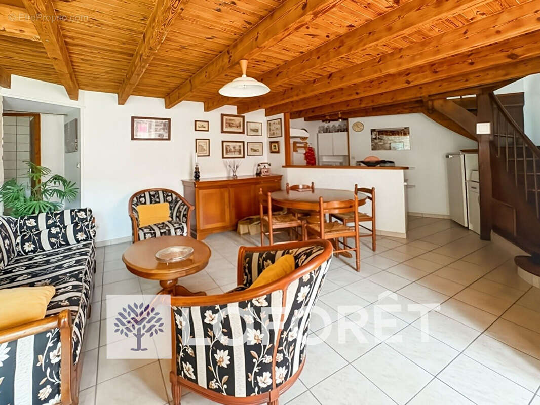 Maison à MORTAGNE-SUR-GIRONDE