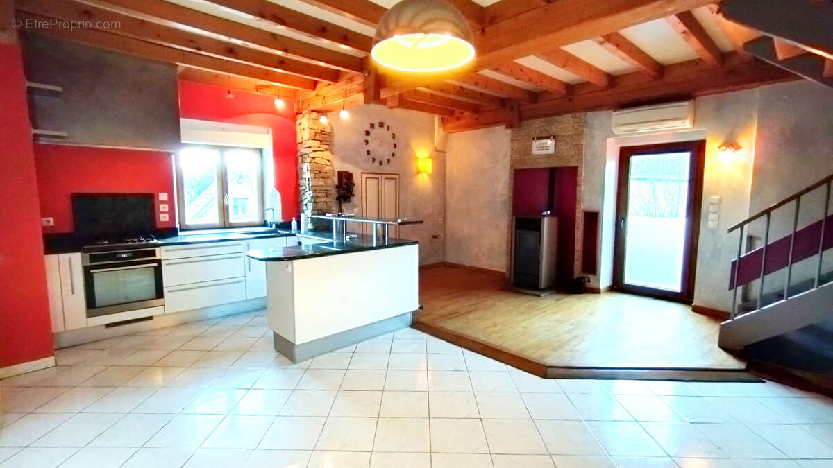 Maison à PIERRE-CHATEL