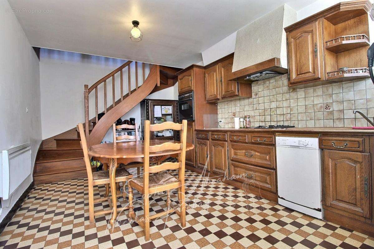 Maison en pierres avec grand terrain et grange - photo 4