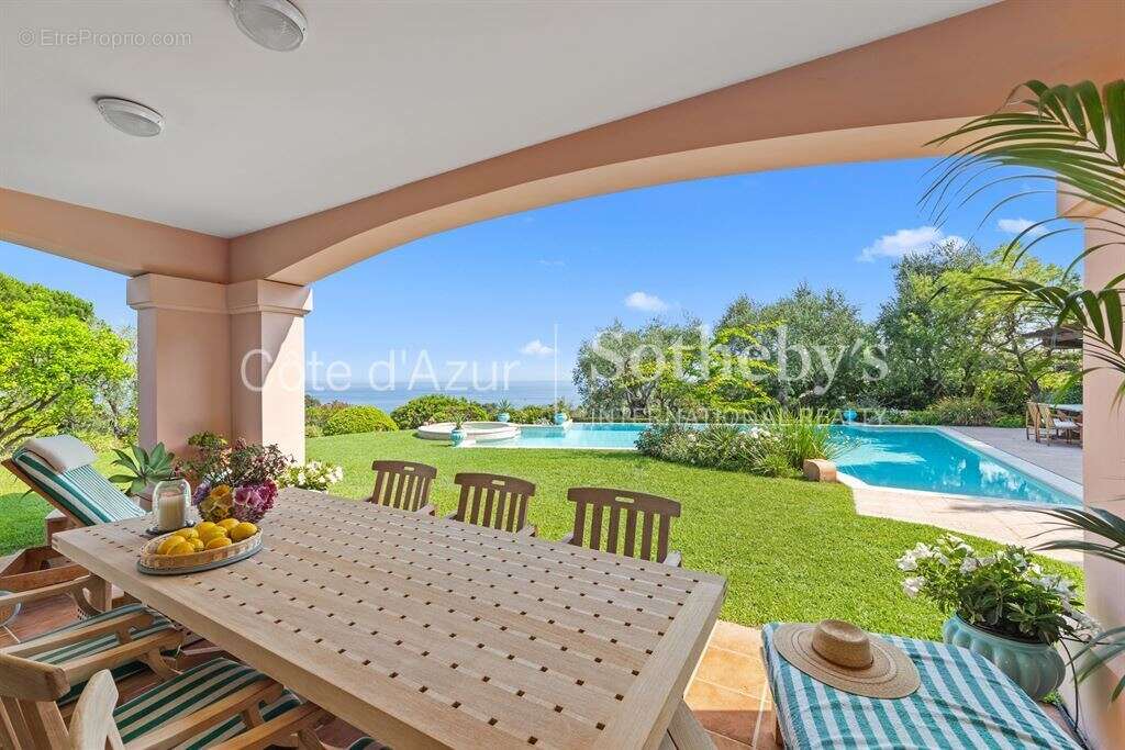 Charmante villa d'architecte avec vue panoramique sur la mer, piscine et jardin paysager à Menton - photo 3