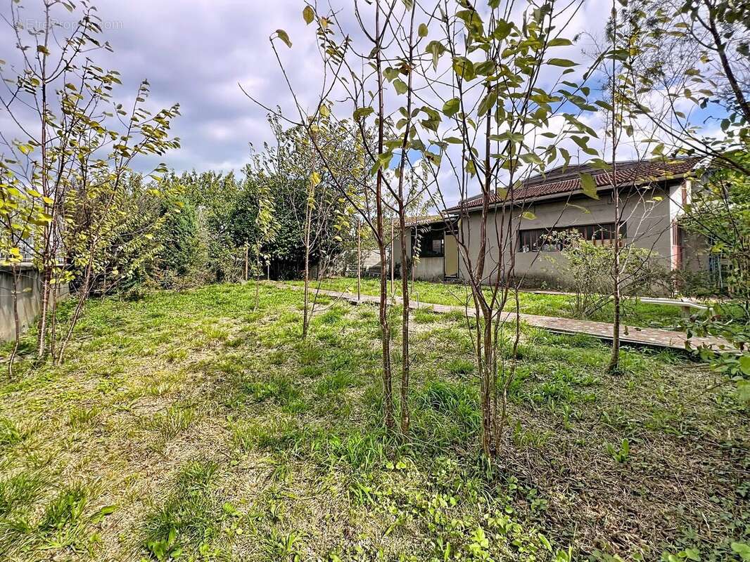 Terrain à LE PONT-DE-CLAIX