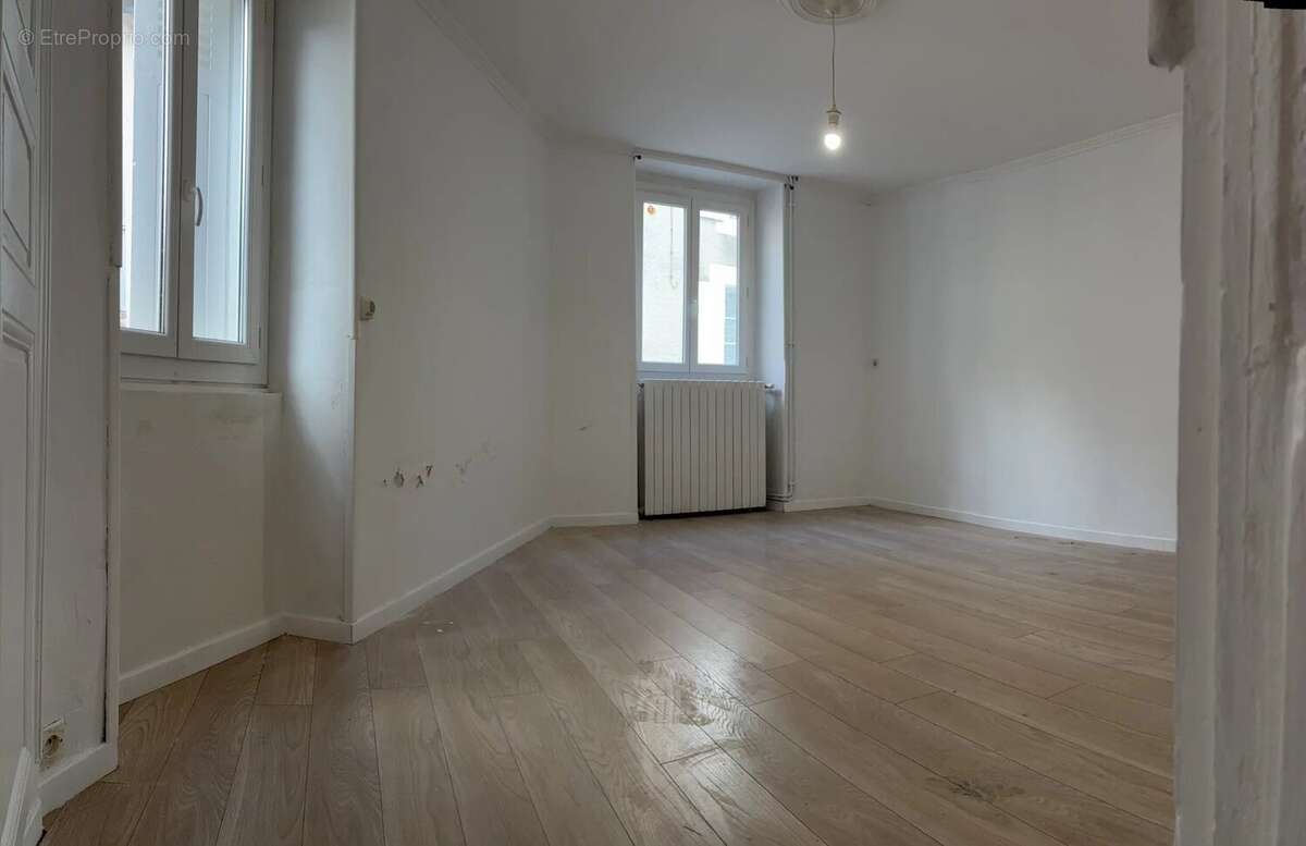 Maison de ville à Montmorillon, idéal pour investisseurs - photo 5