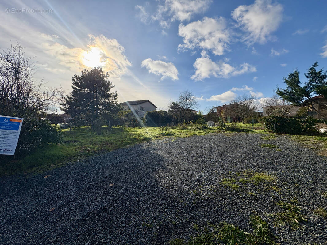 Terrain à VAUGNERAY