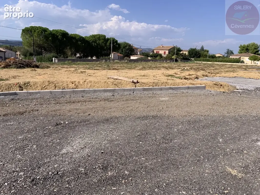 Terrain 1150m² constructible et viabilisé - photo 2