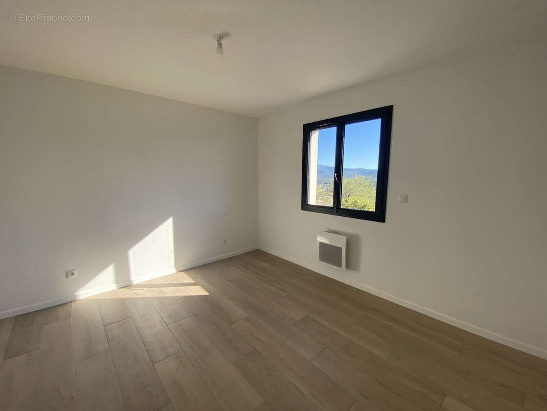 Maison 95 m² à Carnoules  - photo 4