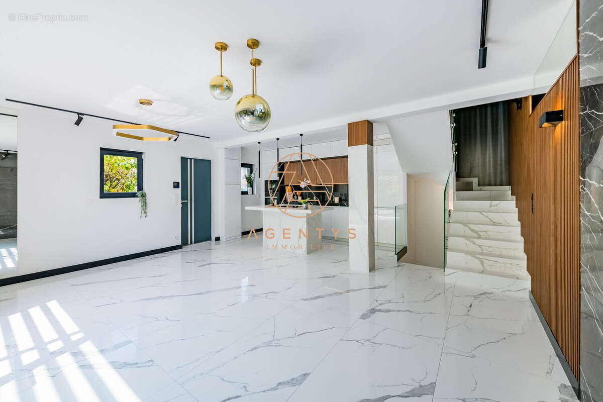 Maison à CHAMPIGNY-SUR-MARNE