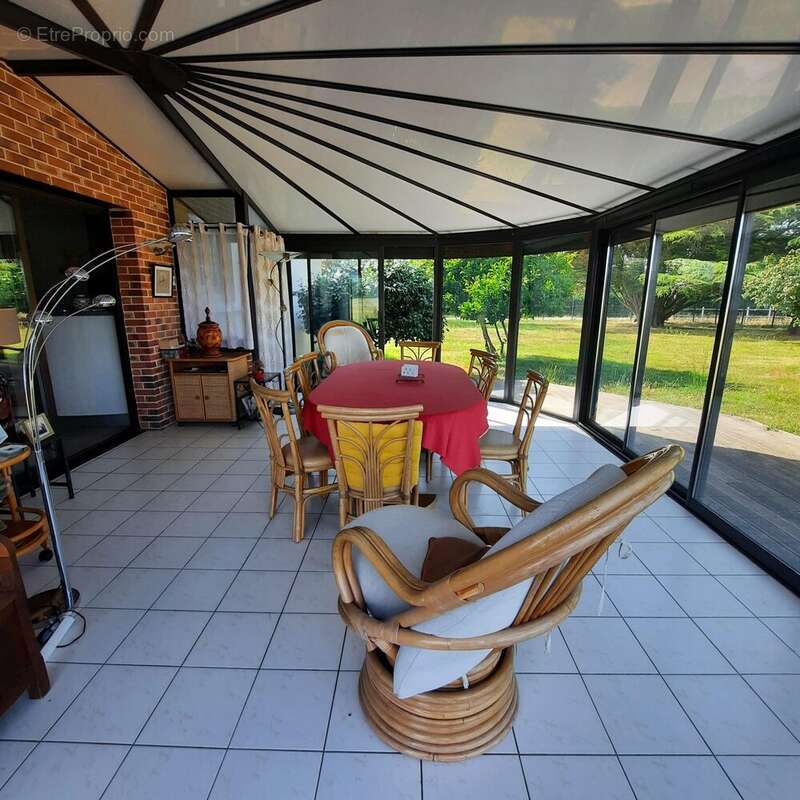 Maison à SAINT-ETIENNE-DE-MONTLUC