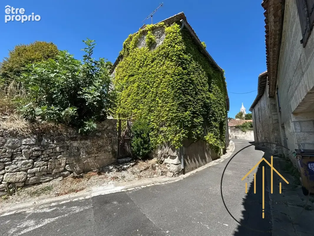 Maison à VILLEBOIS-LAVALETTE