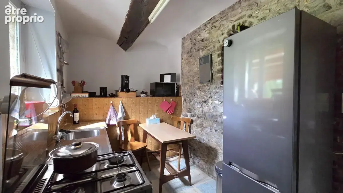 Ensemble immobilier comprenant deux maisons en pierres, situé à Baives - photo 12