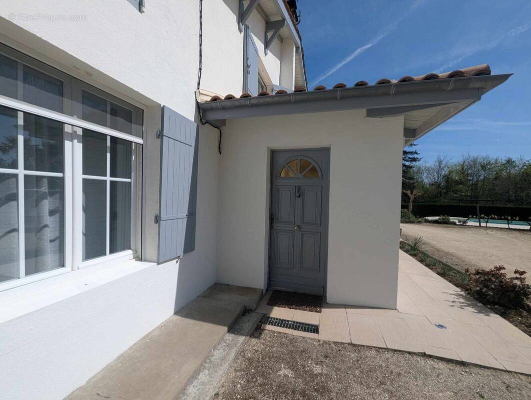 Porte d'entrée principale  - Maison à TARGON