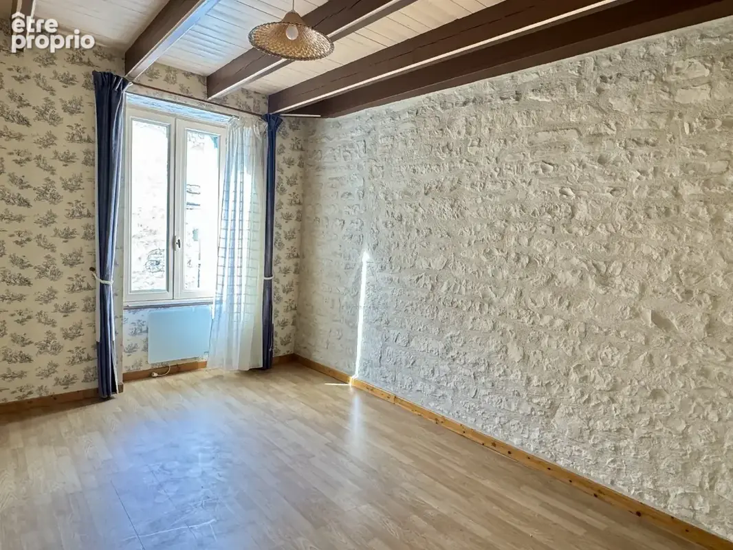 SAINT-AMANT-DE-BOIXE  Maison de village en pierre avec jardin et grand terrain - photo 9