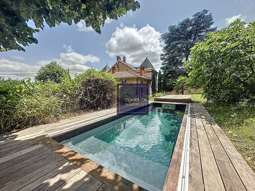 Maison à SAINT-GENIS-LAVAL