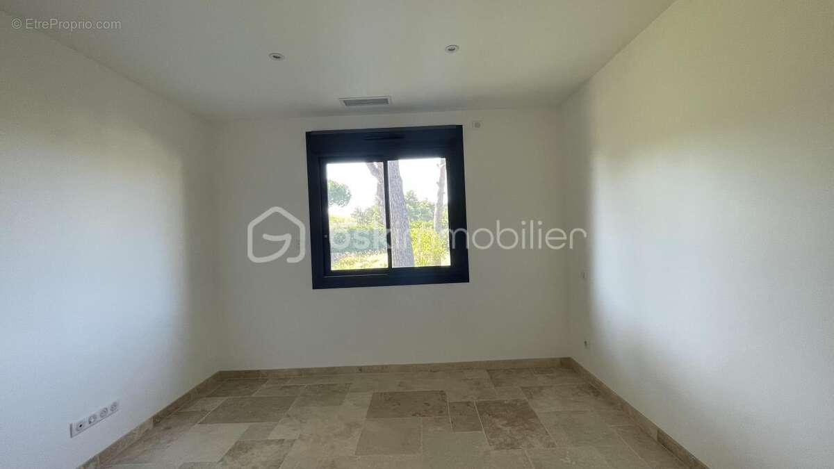 Pézenas — Élégante villa de plain-pied rénovée, 160 m², terrain 1 970 m² avec piscine chauffée - photo 11