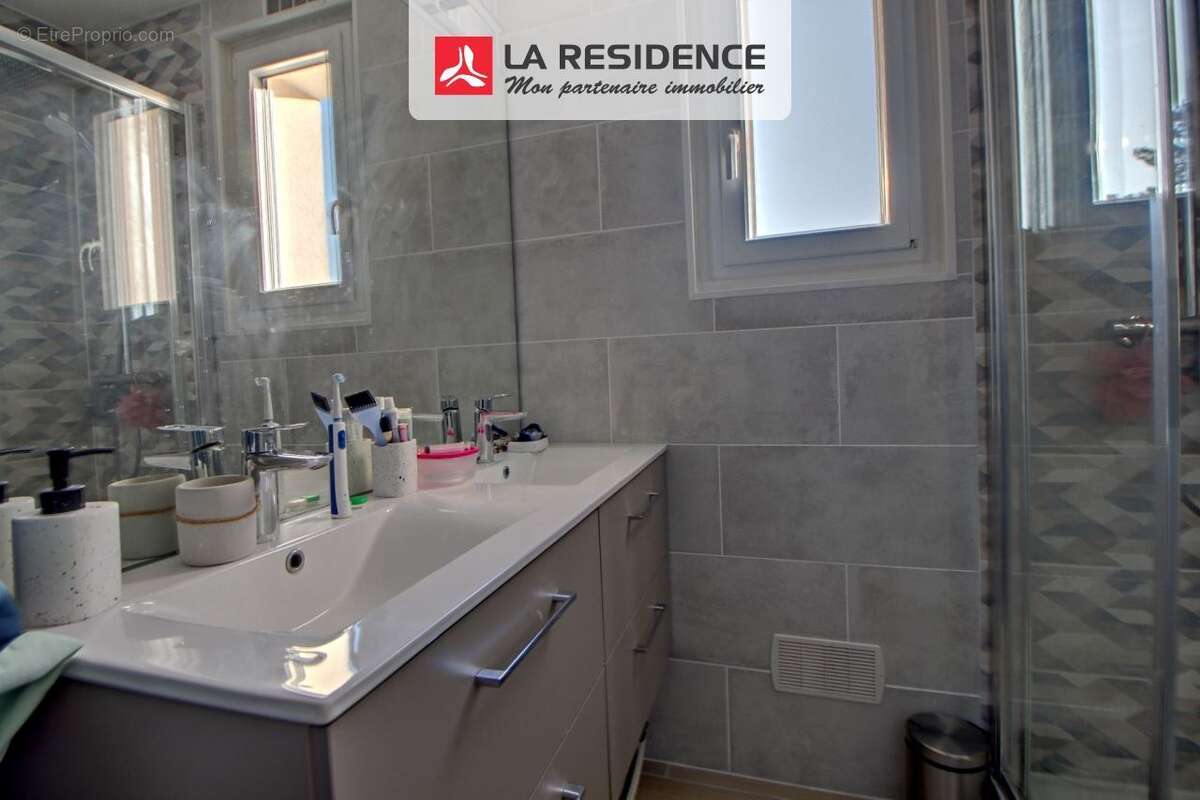 Appartement à LES CLAYES-SOUS-BOIS