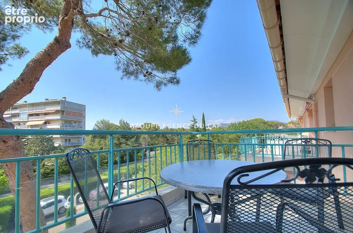 Appartement 2 pieces  climatisé en dernier etage d'une residence recente avec terrasse garage et piscine a saint raphael - photo 6