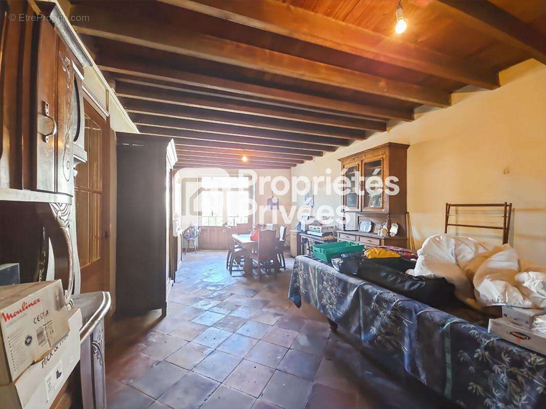 Grande maison en pierre à rénover avec jardin, dépendances et fort potentiel - photo 10