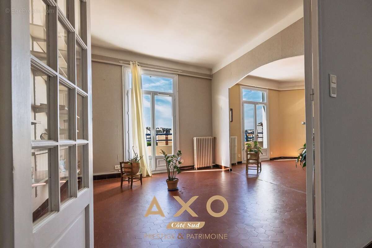 Appartement à MARSEILLE-4E