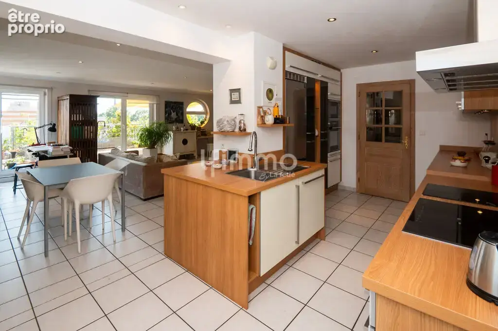 Très bel attique 149 m² env. avec terrasse 63 m², 2 parkings et - photo 7