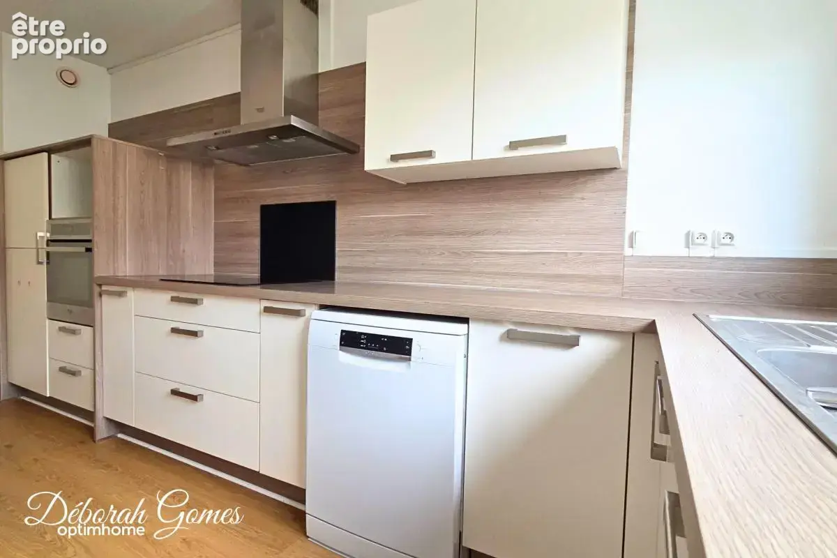 RARE Pau centre ville – 4 chambres, double salon, garage et parking - photo 6