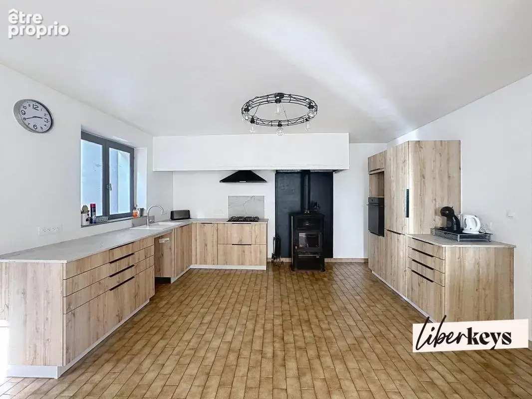 COUP DE CŒUR ATYPIQUE AU CŒUR DES VIGNES  Maison de 120 m², 4 chambres, source naturelle, grand garage avec atelier - photo 1