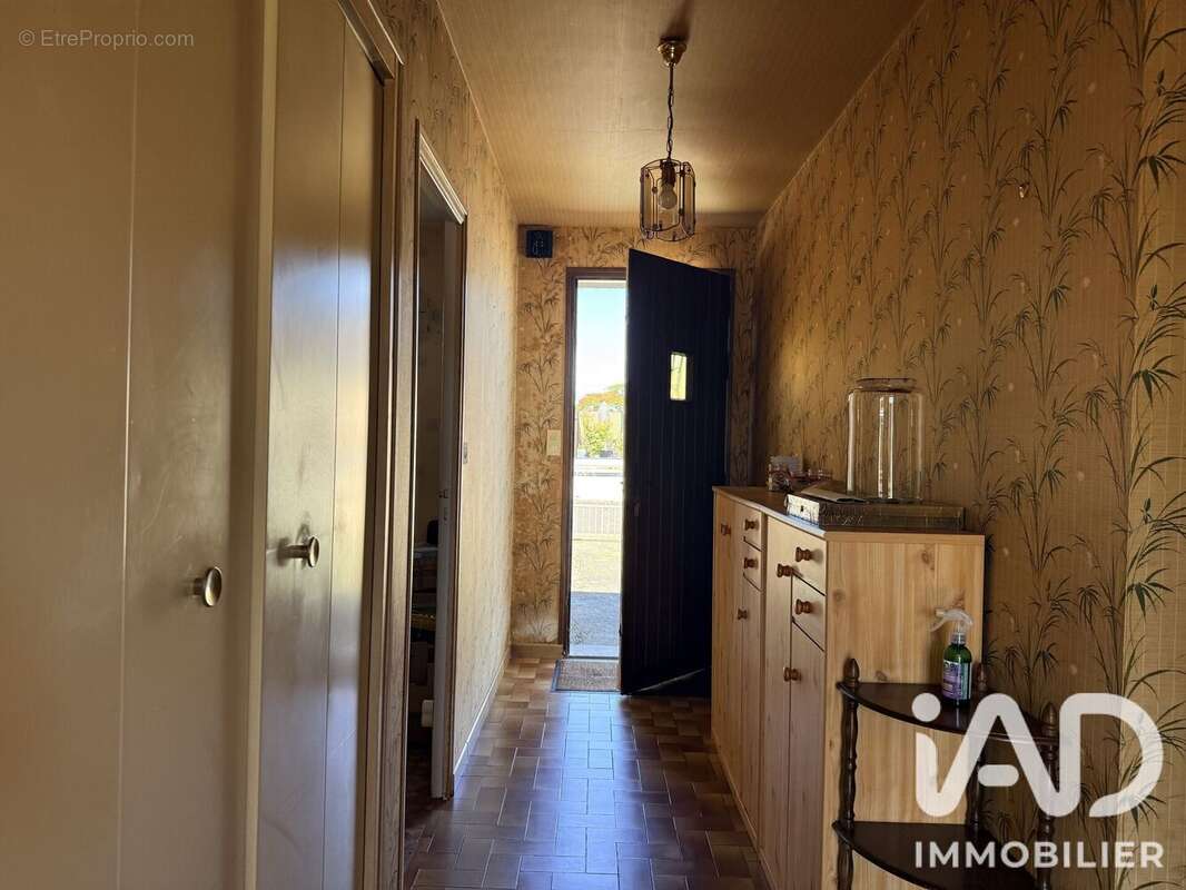 Maison 92 m² à Juilley  - photo 4