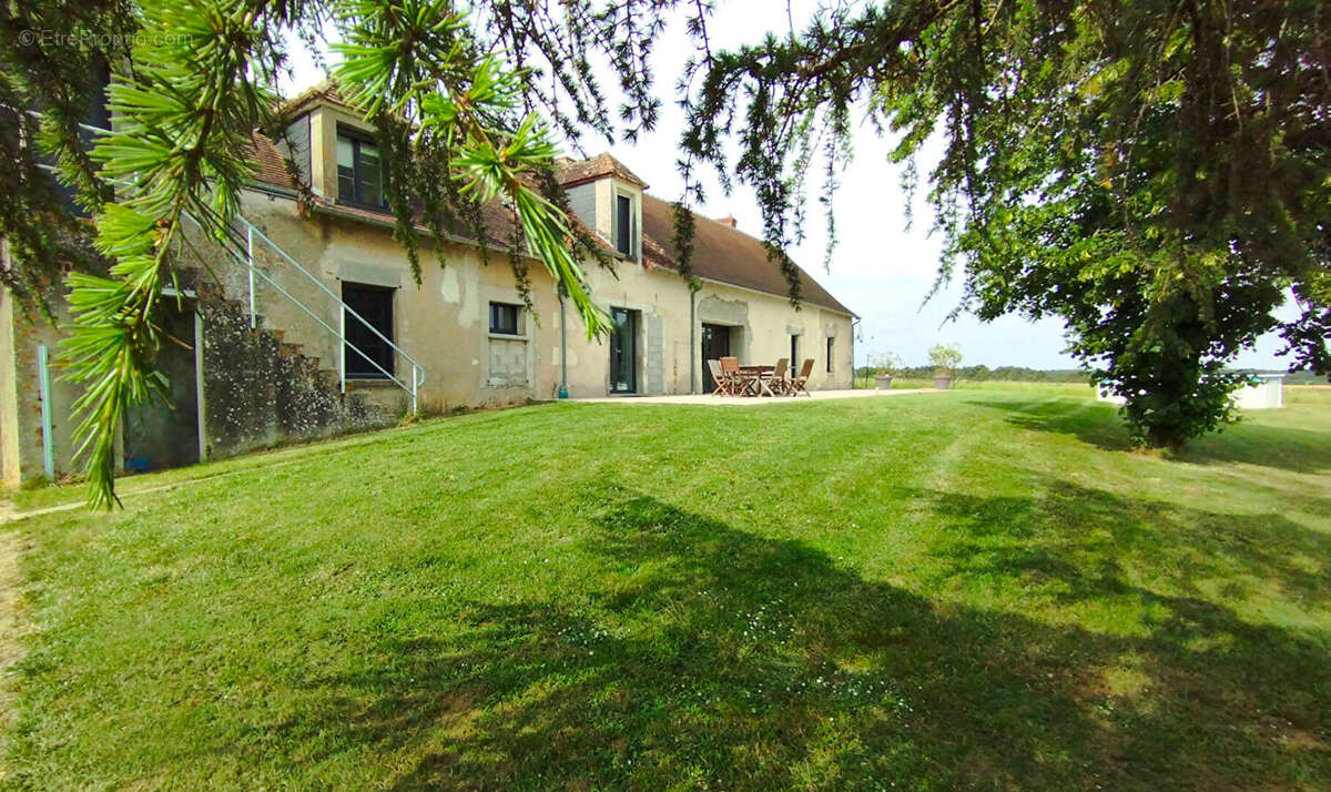 Maison à YZEURES-SUR-CREUSE
