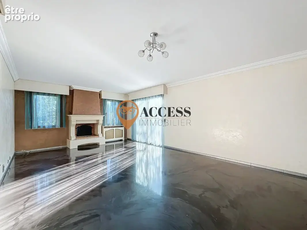 GROSLAY - Maison familiale édifiée sur 1070m2 de terrain ! - photo 3