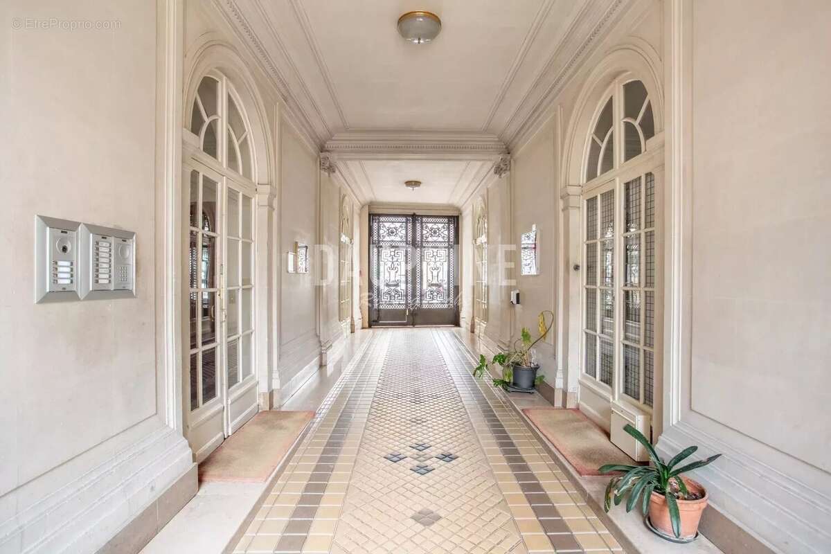 Appartement à PARIS-14E