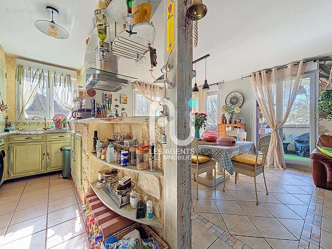 Appartement à VILLENEUVE-LA-GARENNE