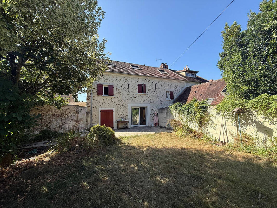 Maison à REBAIS