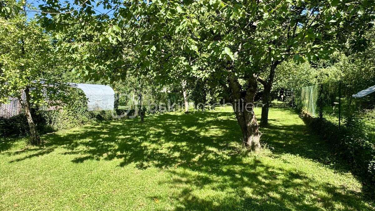 Maison à MONTREUIL-AUX-LIONS