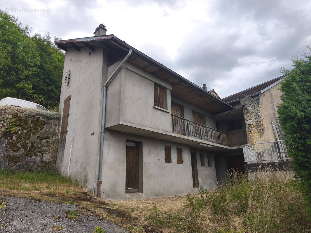 Maison à THEZILLIEU