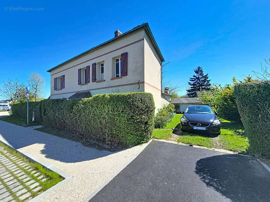 Maison à LA NEUVILLE-CHANT-D'OISEL