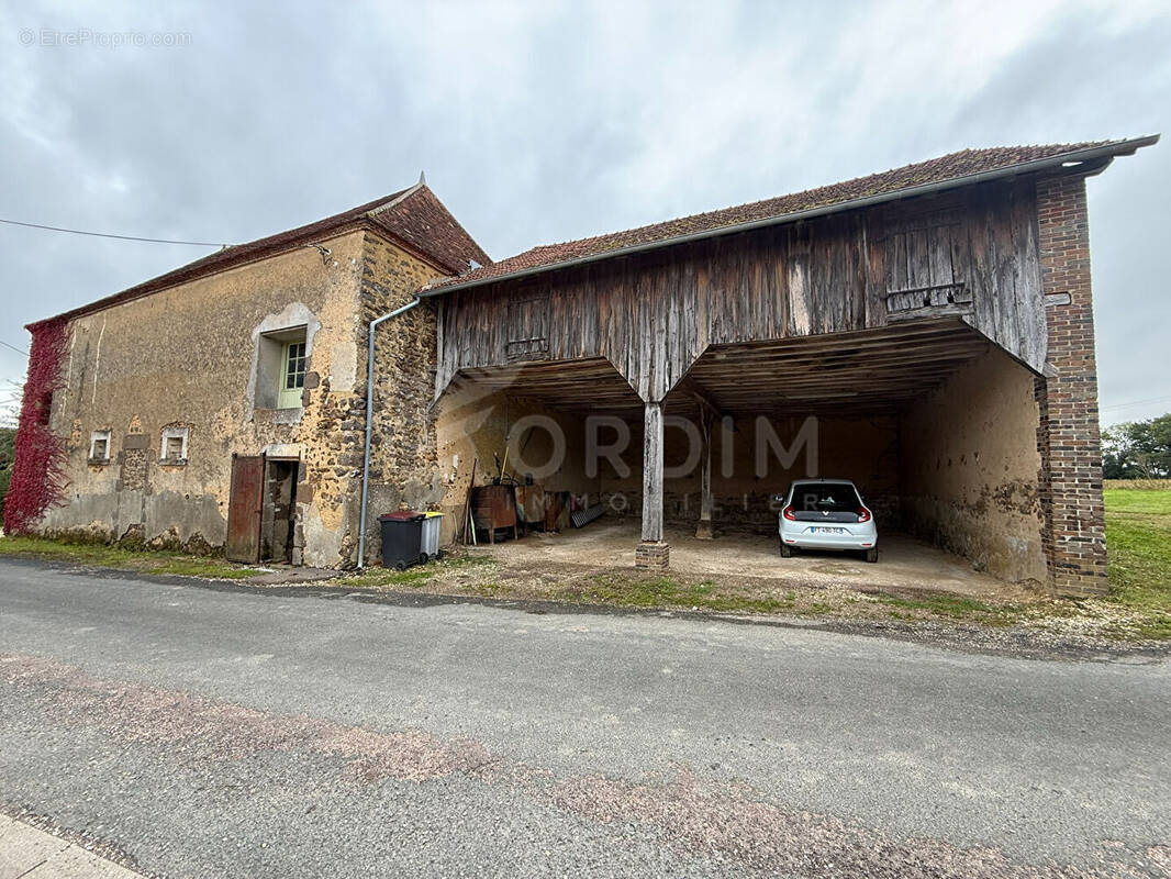 Maison à MOUTIERS-EN-PUISAYE