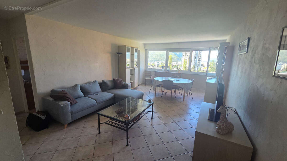 Appartement à VETRAZ-MONTHOUX