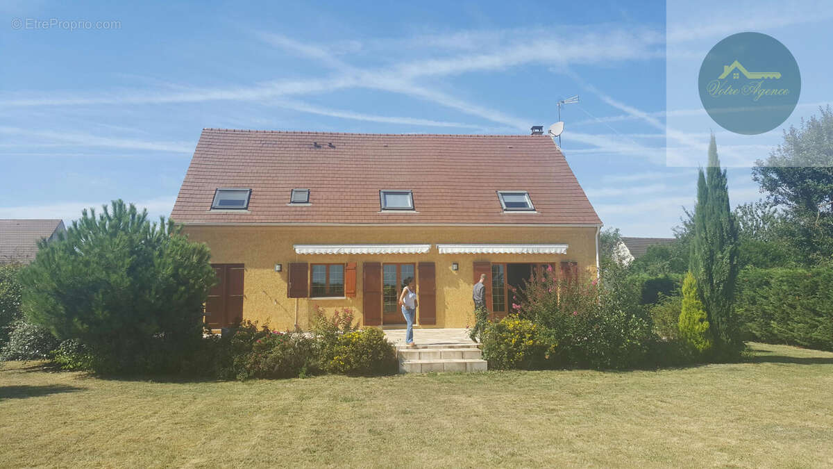 Maison à EGREVILLE