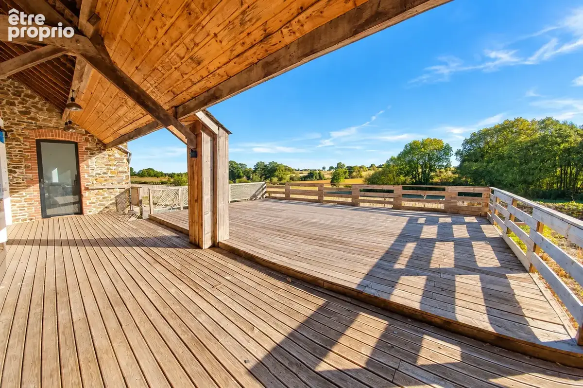 Maison en pierres rénovée de 195m2 - 8 pièces - Forges la Forêt - photo 4
