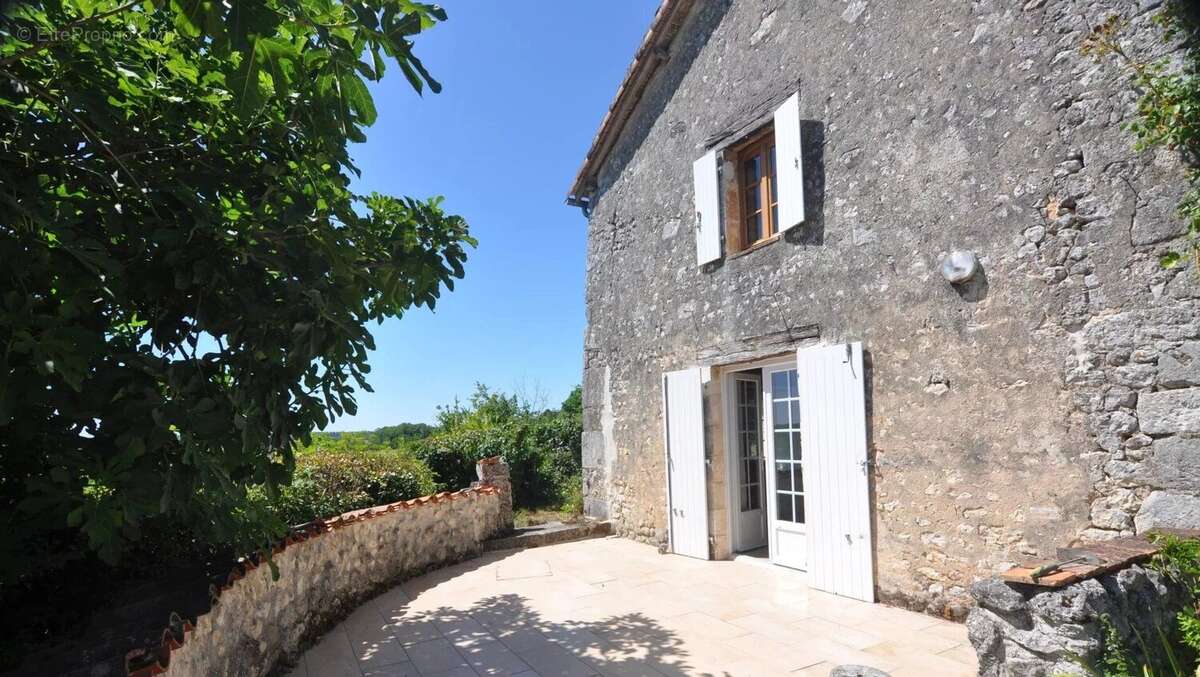 Maison à COURGEAC