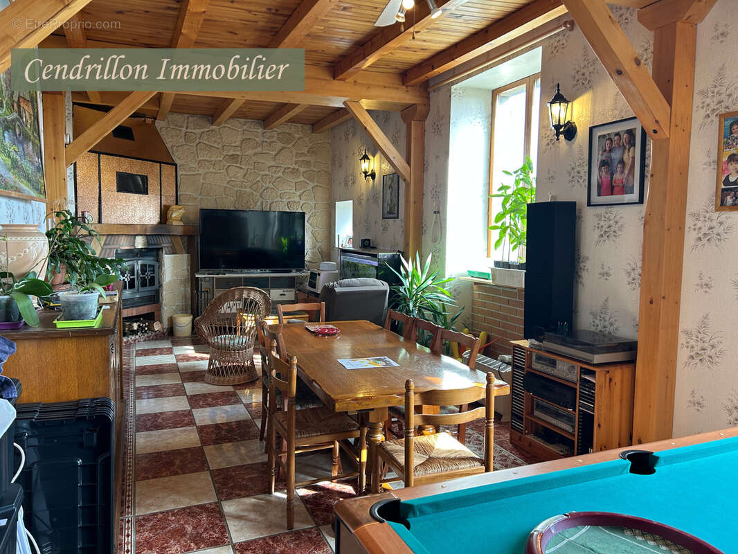 Maison à SAINT-MEDARD-LA-ROCHETTE