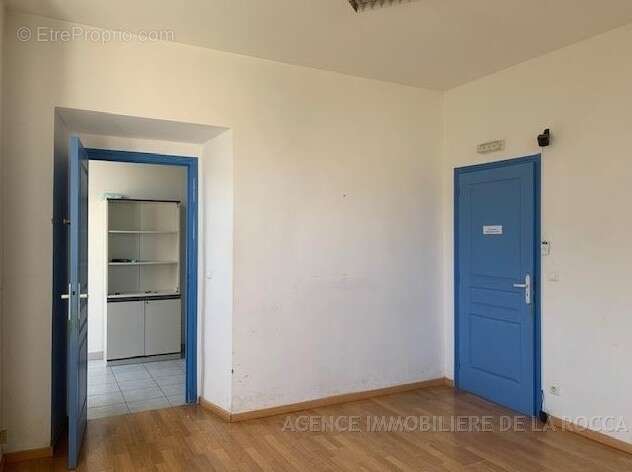 Commerce 63 m² à Sartene  - photo 5