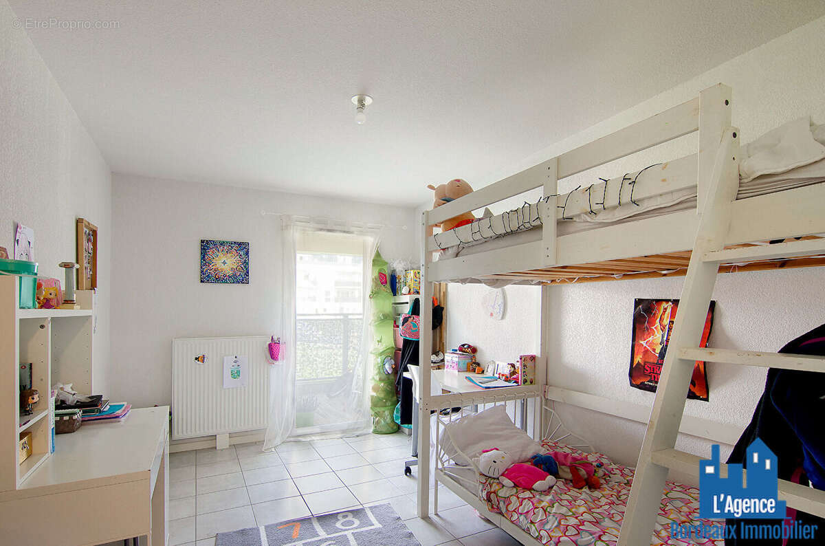 Appartement à VILLENAVE-D&#039;ORNON