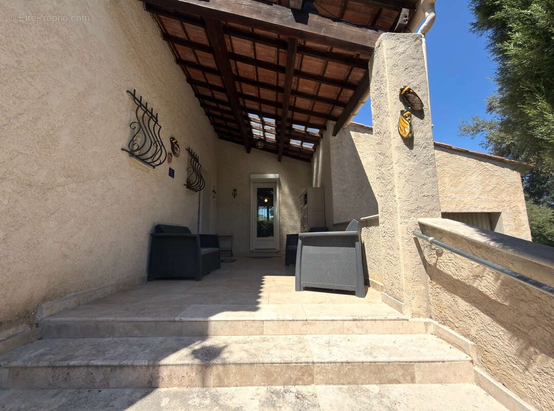Maison de 94 m2 terrain de 674 m2     Saint-Maximin-la-Sainte-Baume 83470 - photo 3