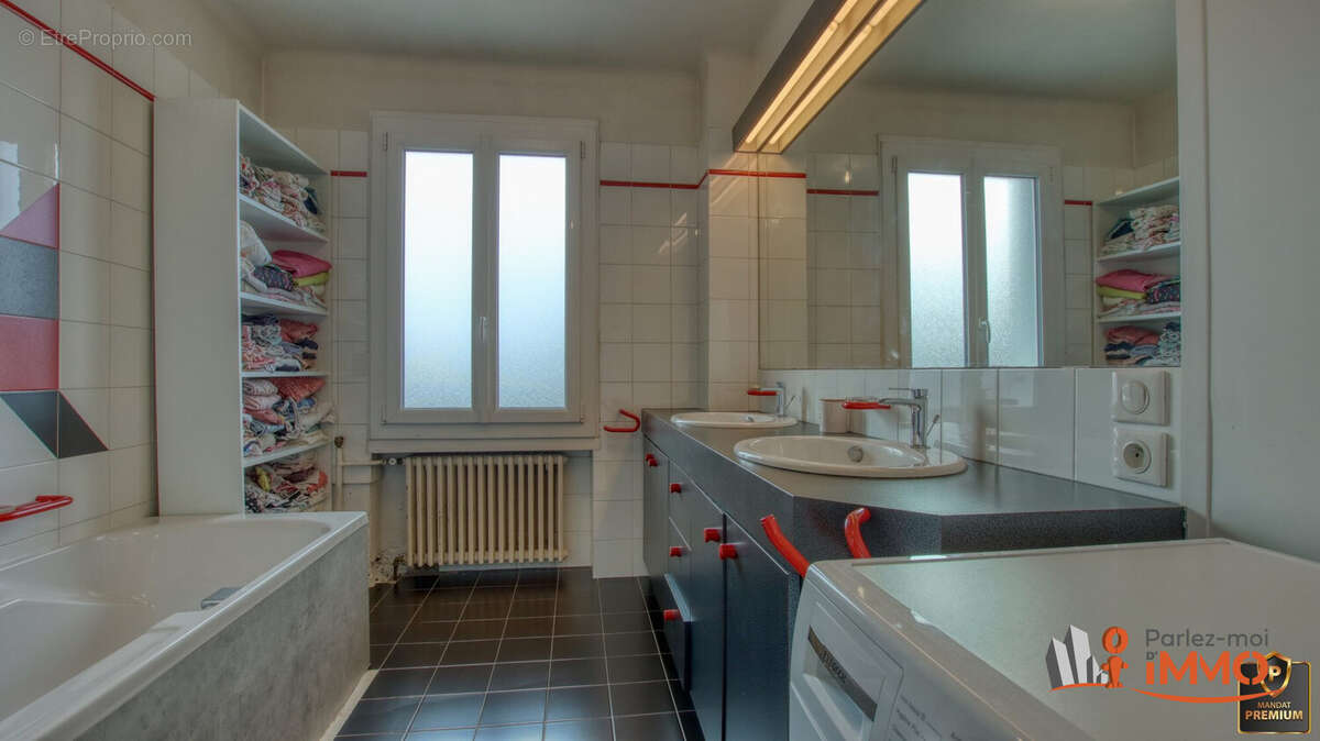 Appartement à VEAUCHE